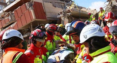 Depremde 56 kişiyi sağ çıkaran ekip Zeynep'i unutamıyor