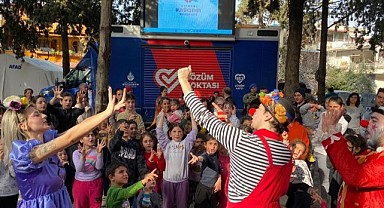 Depremzede çocuklar tiyatro ile moral buldu