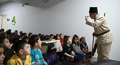 Depremzede miniklere moral etkinliği