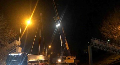 Eskihisar Feribot Yolu üstgeçidi yenileniyor