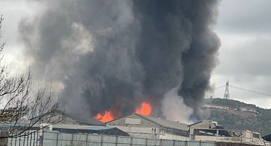 Gebze'de sıcak saatler, fabrika alevlere teslim oldu