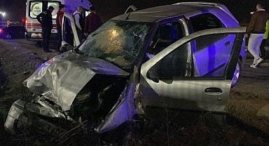 İki otomobil çarpıştı, çok sayıda yaralı var!