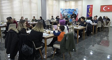 Jandarma özel günde depremzede kadınları unutmadı