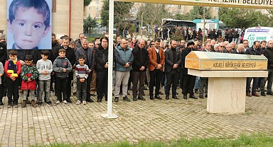 Minik Ömer gözyaşları arasında toprağa verildi