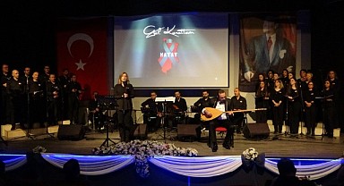 Öğretmenler deprem felaketinin yaralarını sarabilmek için yardım konseri düzenlendi