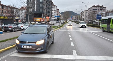 Otomobilin çarptığı yaya yaralandı