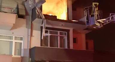 Patlamada ağır hasar alan binanın yıkımı tamamlandı