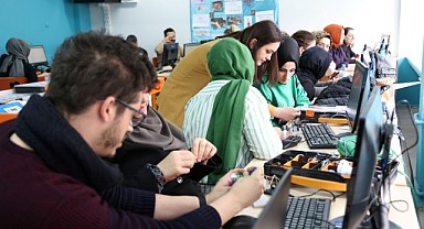 Robotik kodlama atölyeleri KO-MEK'te