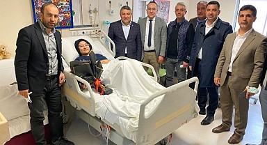Şayir, kızımız dediği Aleyna'yı hastanede ziyaret etti