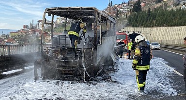 TEM'de minibüs alev topuna döndü