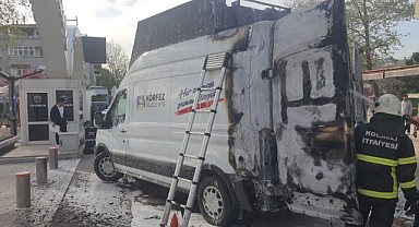 Belediye aracı cayır cayır yandı
