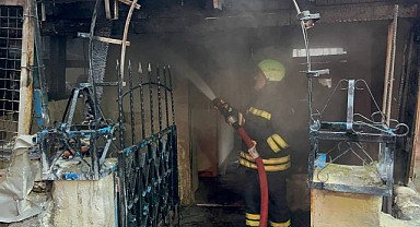 Binanın giriş katı alevlere teslim oldu!