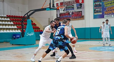 Çayırova basketbol takımı, grubu galibiyetle tamamladı