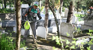 Çayırova'daki mezarlıklar bayrama hazır