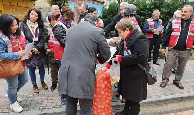 CHP Çayırova, Fatih Caddesi’nde soğan dağıttı!
