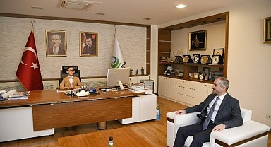 Çiftçi, koltuğunu minik Tunahan’a devretti