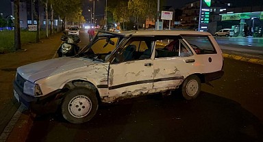Darıca'da kaza: Sürücüler araçta sıkıştı