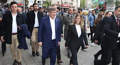 Davutoğlu Gebze’de esnafları ziyaret etti