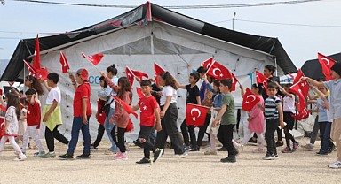 Defne çadır kenti 23 Nisan neşesi sardı