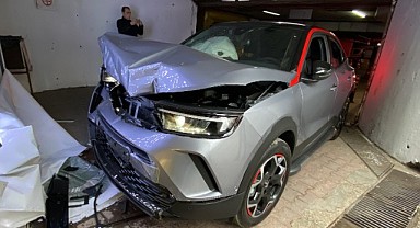 Engelli aracıyla kaza yaptı, duvara çarparak durabildi