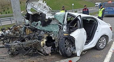 Feci kaza! Aracın motoru yola savruldu