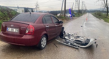 Gebze'de iki otomobil kafa kafaya çarpıştı: 5 yaralı!