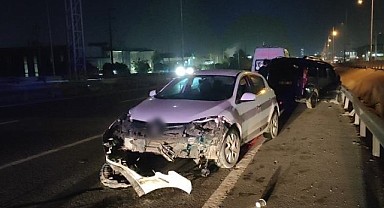 Gebze'de otomobil, hafif ticari araca çarptı!