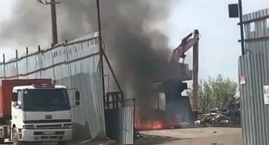 Kimyasal madde patladı, depo alevler içinde kaldı