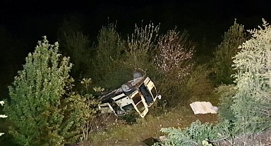Kontrolden çıkan hafif ticari araç şarampole yuvarlandı!