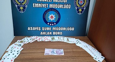 Kumar oynarken polise yakalandılar