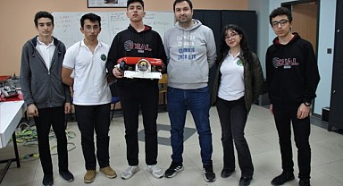 Lise öğrencileri su altı robotu üretti!