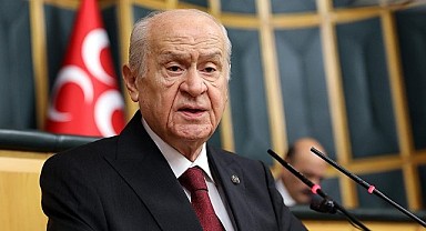 MHP'nin aday listeleri Bahçeli'nin önünde
