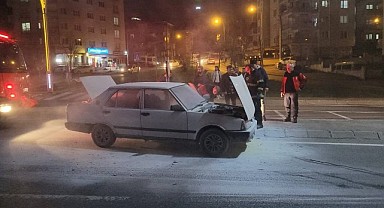 Seyir halindeki aracın motoru alev aldı!