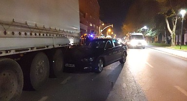 Tıra arkadan çarptı: 3 yaralı