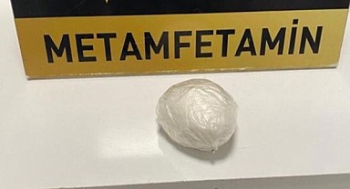 Uyuşturucu bulunan otomobildeki 1 şüpheli tutuklandı