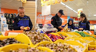 Zabıtadan bayram öncesi market denetimi