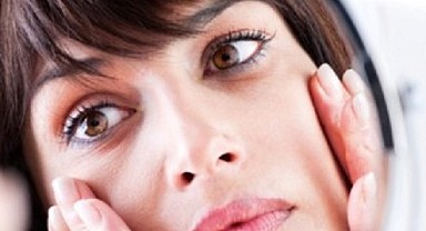 11 maddede göz çevresi kırışıklıklarının önüne geçin!