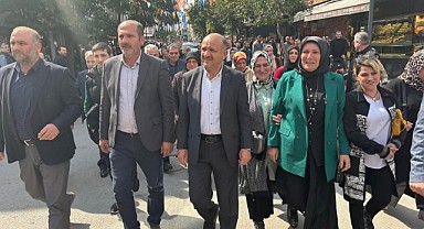 AK Partili Efe, Gölcük'te esnaf ve vatandaşları ziyaret etti