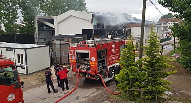 Atölye'nin çatısı alevlere teslim oldu!