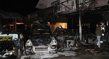 Başiskele'de bir oto galeride yangın çıktı!
