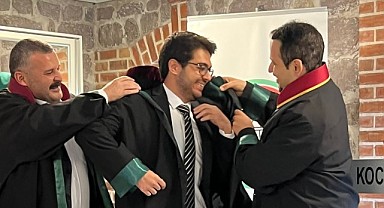 Burak Uluköylü, stajyerine cüppe giydirdi