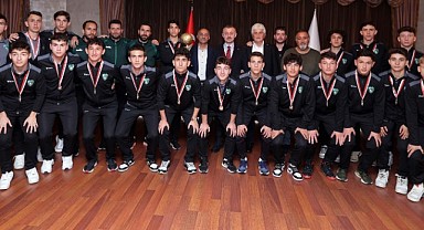 Büyükakın, Şampiyonları tebrik etti
