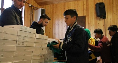 Büyükşehir'den depremzede öğrencilere tablet hediyesi