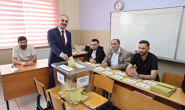 Çayırova Belediye Başkanı Çiftçi, sandık başına gitti