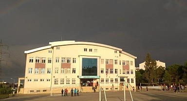 Çayırova'daki okulun müdürüne saldırdılar!