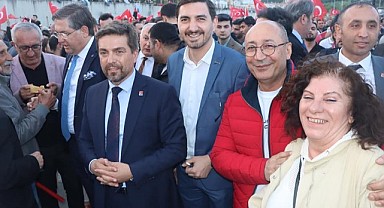 CHP İl Başkanı’nı tanımadılar, mitingi seyircilerin arasından izledi!