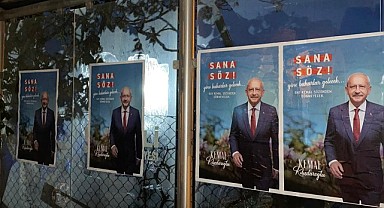 CHP’li gençler yasaklı afişlerin üstünü kapattı