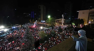 Cumhurbaşkanı Erdoğan balkon konuşması yaptı