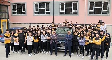 Cumhuriyet Anadolu Lisesi gençleri, TOGG'u yakından inceledi