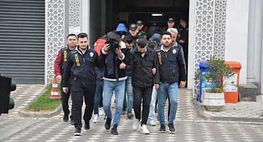 Depremzedeleri konteyner satma vaadiyle dolandırdılar